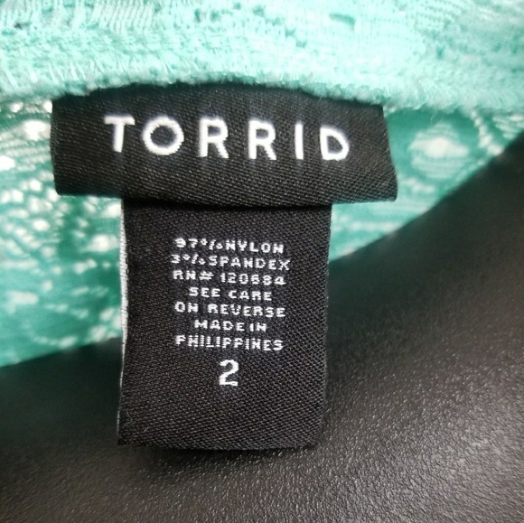 TORRID BLOUSE WOMEN SHORT SLEEVE SIZE 2 - Picture 3 of 4